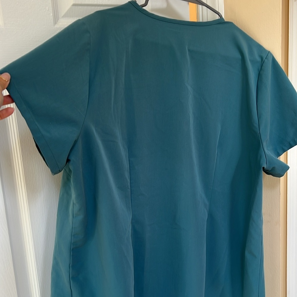 Catarina One-Pocket Scrub Top - Picture 5 of 5